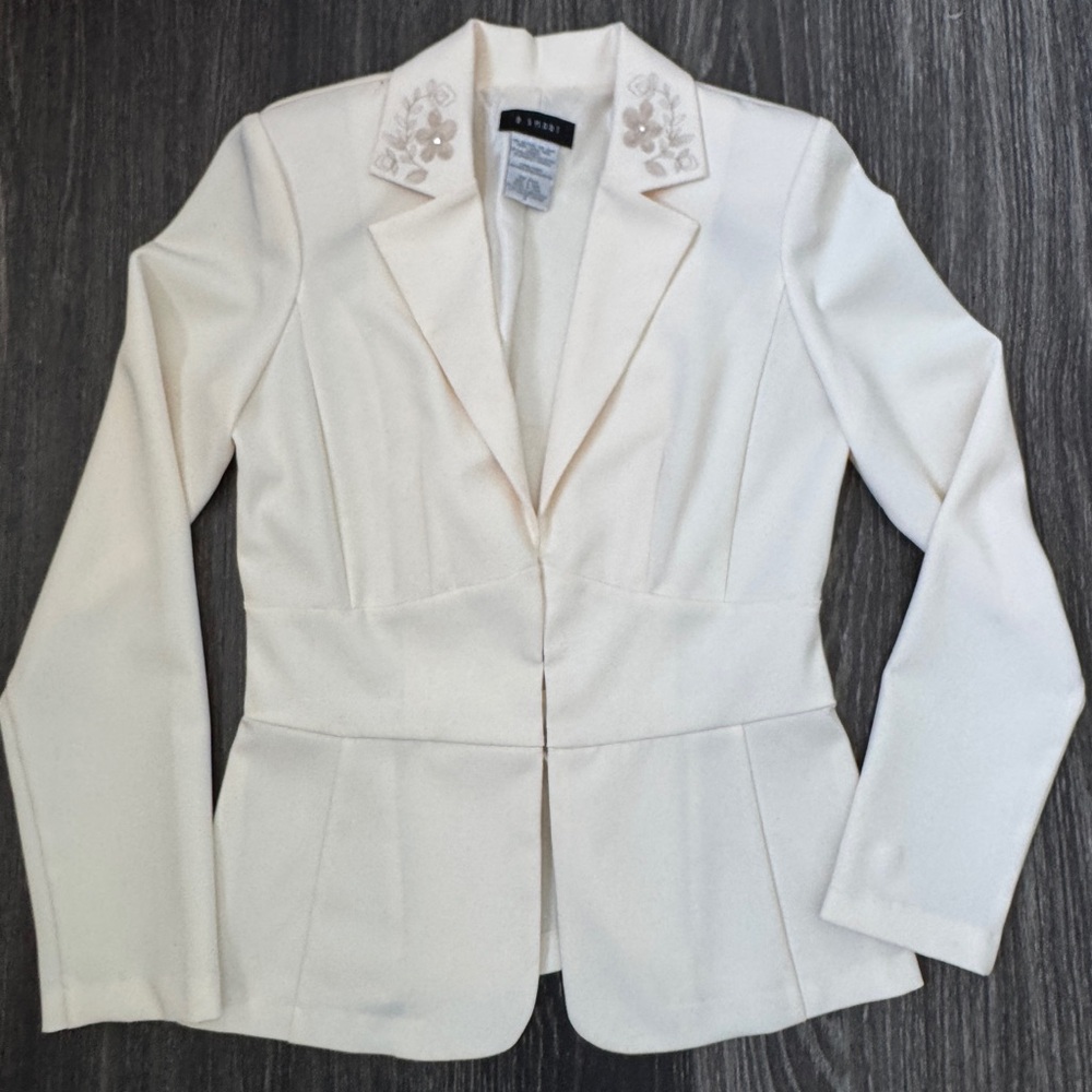 Cream Blazer - Picture 2 of 7